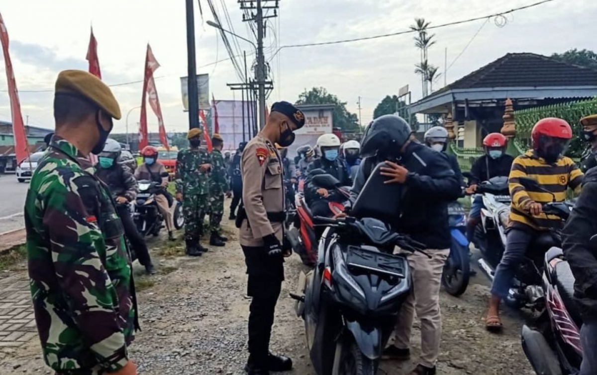 PPKM Darurat, Personel Gabungan Putar Balik Pengendara yang Menyalahi Aturan